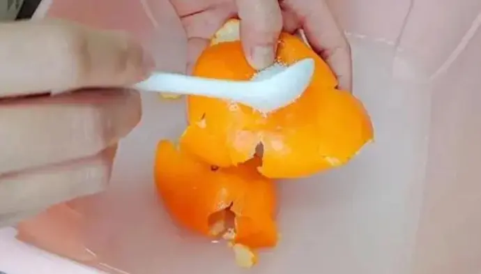What is the effect of orange peel stuffed into mineral water bottle that everyone who knows it praises as wonderful? -3