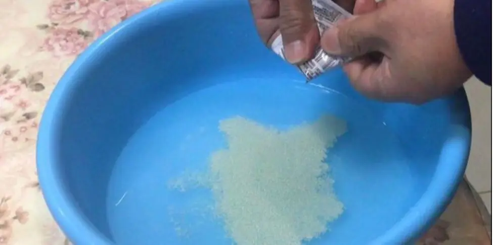 Don't throw away rice water, 5 practical methods that can solve many family problems-2