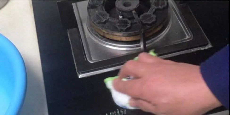 Don't throw away rice water, 5 practical methods that can solve many family problems-4