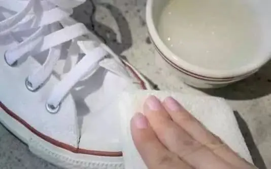 clean-paper (1).jpg 3 shoe cleaning, tips