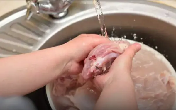 Harmful effects of soaking meat in water to defrost