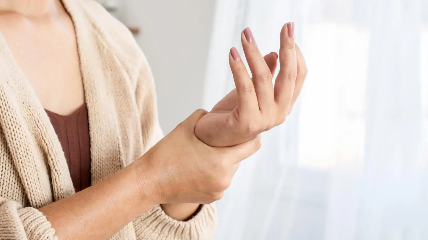 Warning signs of carpal tunnel syndrome, office women should not ignore - Photo 2. Warning signs of carpal tunnel syndrome, office women should not ignore - Photo 2.