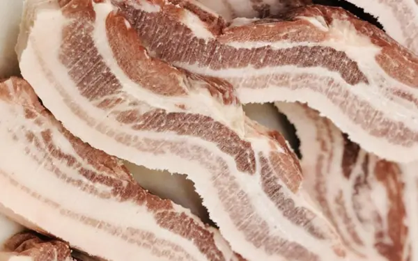 Take the meat in the refrigerator to how frozen