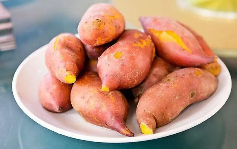 Khoai lang là loại rau củ giàu chất xơ phù hợp với chế độ ăn kiêng GM