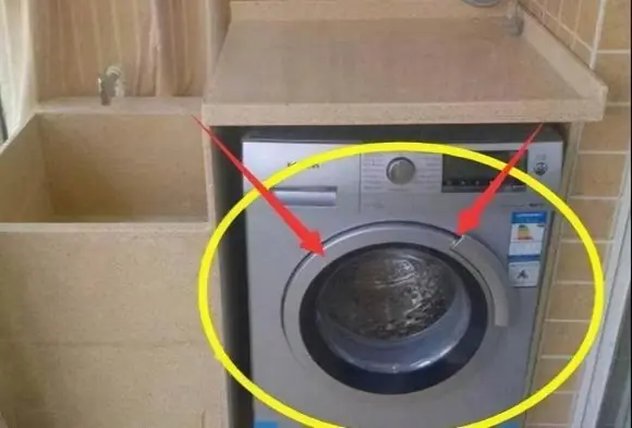 Many people wonder: Should I close or open the washing machine lid after washing? - Photo 1.