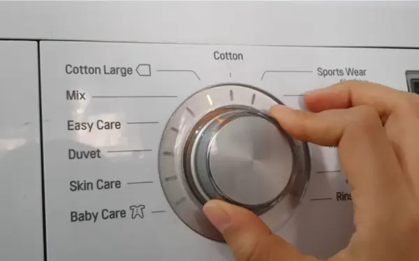 A must-press button on the washing machine to save electricity.