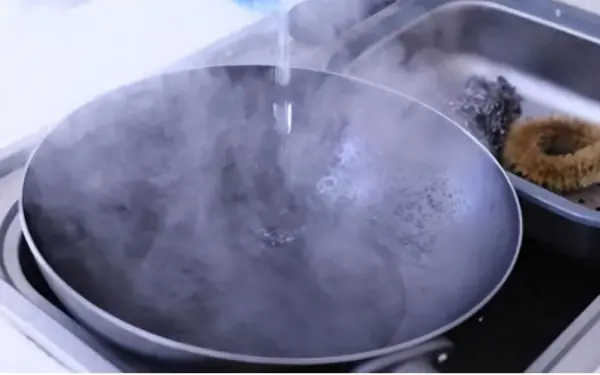 Washing the Pan Immediately After Cooking