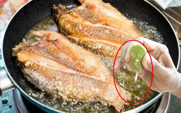 Squeeze lemon into the frying oil