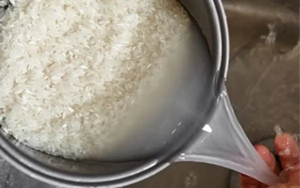 Why should not wash rice in rice cooker?