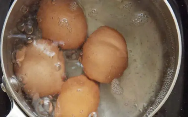 Don't boil eggs like this anymore.