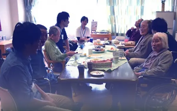 In old age, who is more trustworthy, the daughter or the daughter-in-law: A must-read story