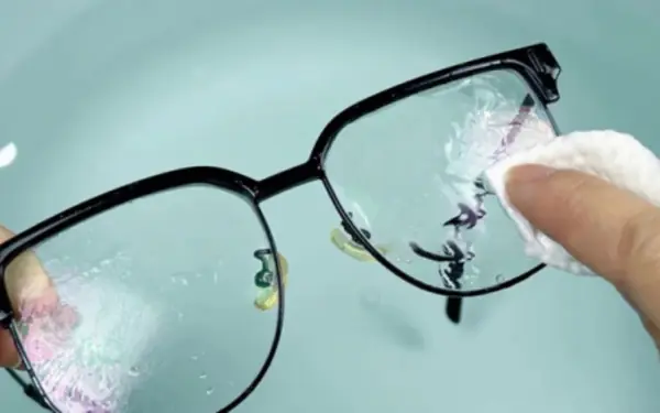 Scratched, cloudy glasses do not rush to throw them away but do this