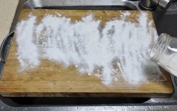 How to Effectively Clean Moldy Wooden Cutting Boards