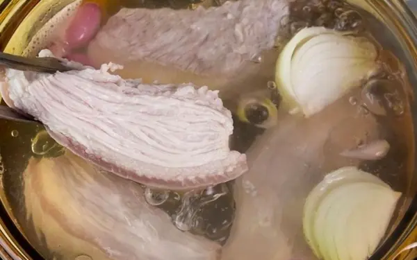 How to Eliminate Pork Odor and Enhance Boiled Meat
