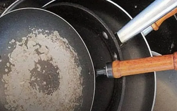 Your pan has lost its non-stick coating. Here's how to get it back.