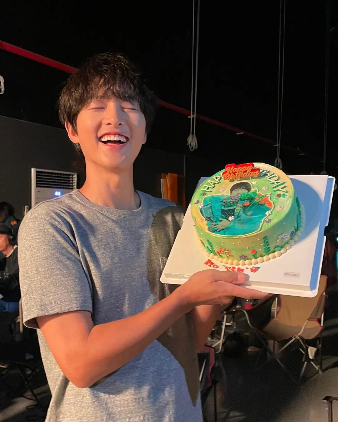 Ngoại hình của Song Joong Ki dạo này...- Ảnh 3. Ngoại hình của Song Joong Ki dạo này...- Ảnh 3.
