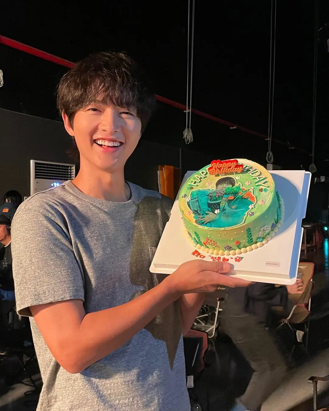 Ngoại hình của Song Joong Ki dạo này...- Ảnh 4. Ngoại hình của Song Joong Ki dạo này...- Ảnh 4.
