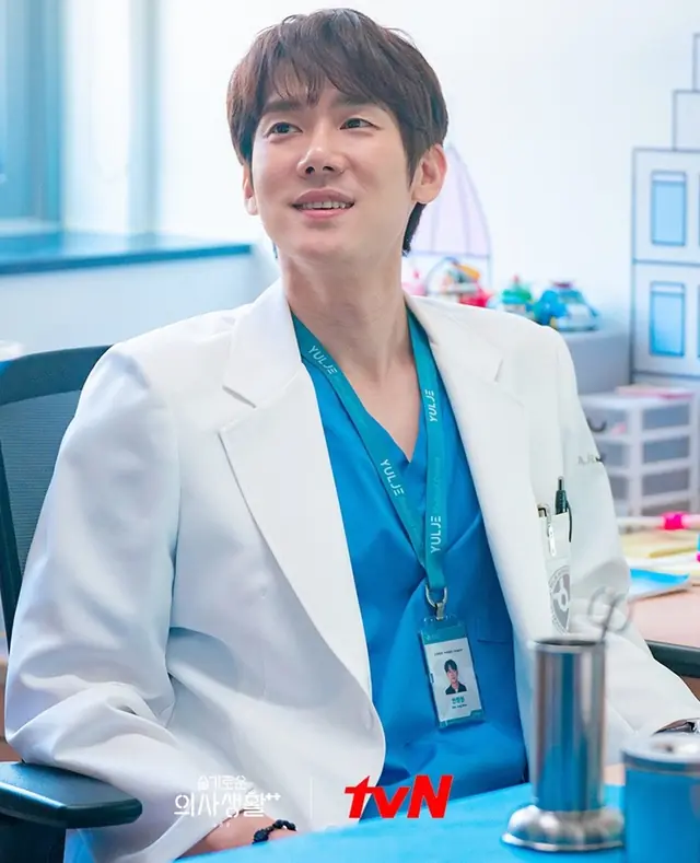 ĐỘC QUYỀN: Bắt gặp tài tử Hospital Playlist ôm 1 cô gái giữa chốn đông người, còn hát song ca cực tình tứ tại Hội An - Ảnh 5.