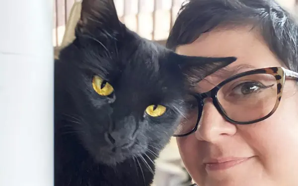 Cat Brings Comfort to Woman During Cancer Battle