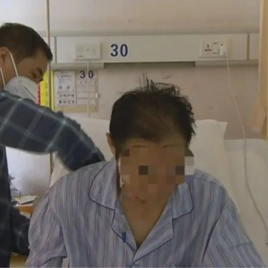 Man with stomach cancer, doctor points out 5 foods left in the refrigerator for a long time