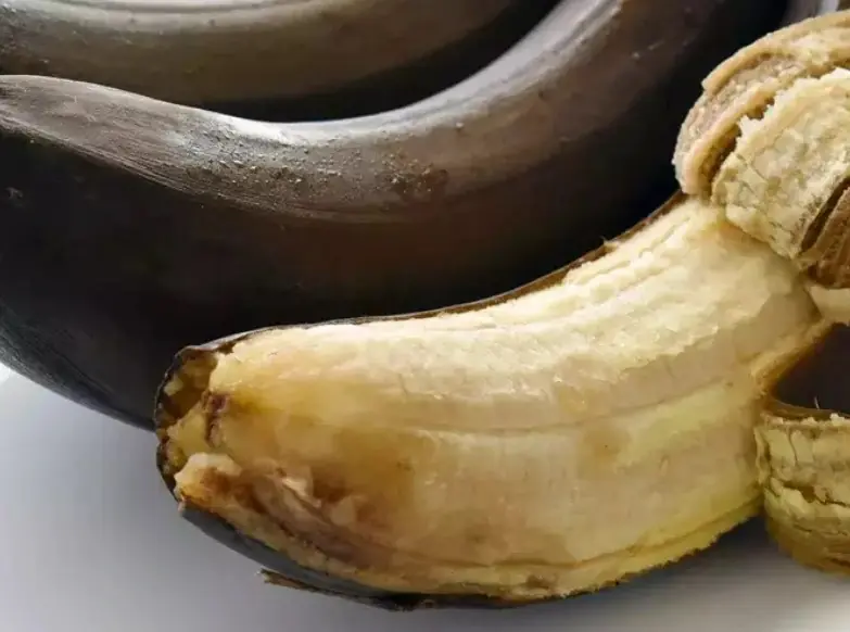 Avoid These 4 Types of Bananas When Buying—Even Sellers Won't Eat Them!