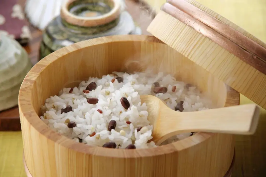 How Many Bowls of White Rice Should Adults Eat Per Day? The Answer Might Change Your Perspective