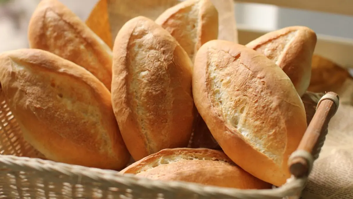 5 groups of people need to avoid eating bread