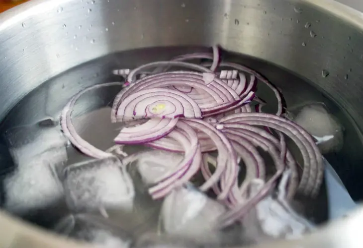 Surprising Benefits of Soaking Onions in Water: Enhancing Flavor, Digestion, and Health