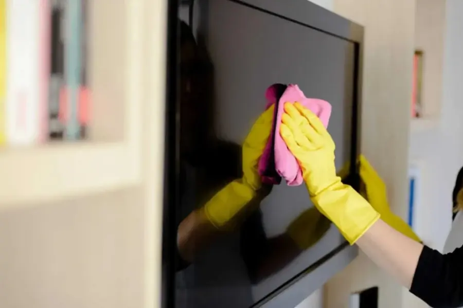 How to clean your TV screen properly without da.maging it