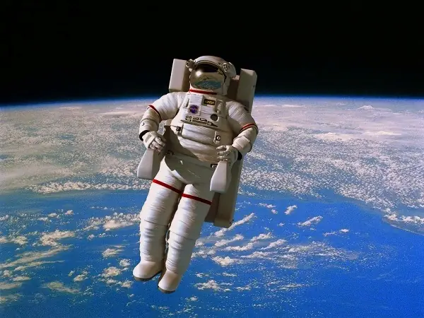 Why Do Female Astronauts Take Birth Control Pi.lls in Space? The Surprising "Golden" Solution for Protection
