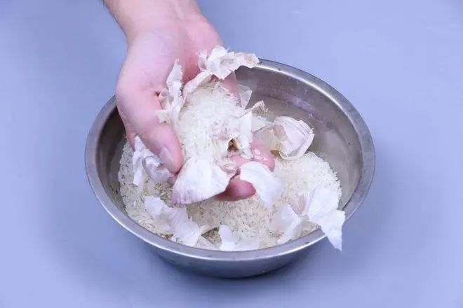 The Secret Power of Garlic Peels: Why You Should Never Throw Them Away!