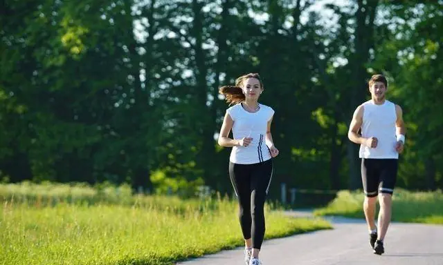 Morning Run vs. Evening Walk: Which Workout is Better? The Answer May Surprise You!