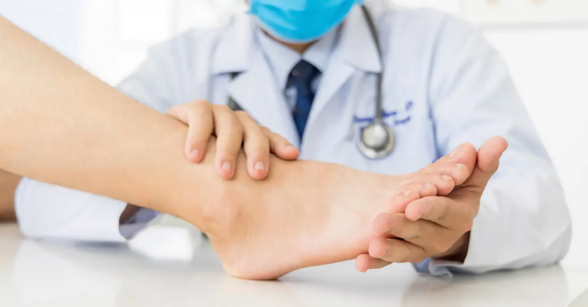 10 Symptoms of Diabetes That May Show Up In Your Feet