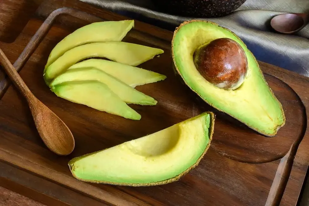 5 groups of people who should avoid avocado