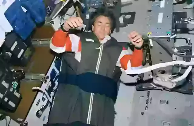 NASA Scientists Explain Why Astronauts Strap Down Their Arms to Avoid the “Zombie Pose”
