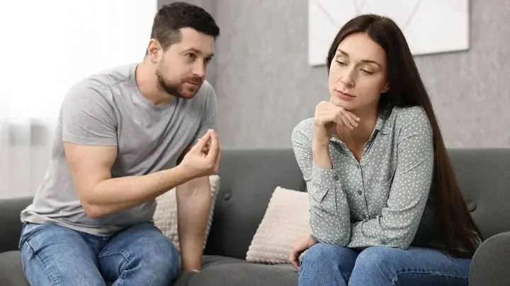 6 signs that men are only pretending to love you