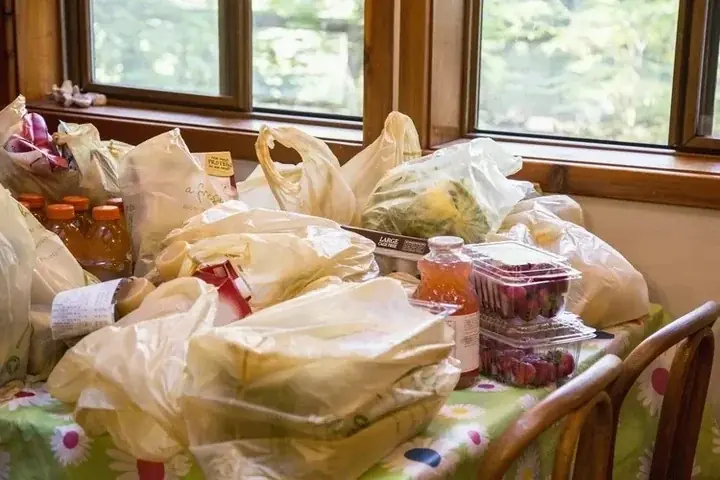 7 ways to reuse nylon bags to save money and protect the environment