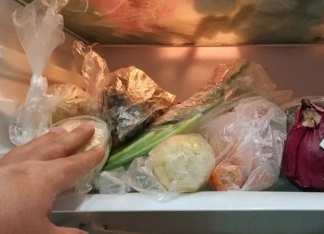 Putting plastic bags in the refrigerator causes can.cer? After hearing the truth, many people immediately ran to do 1 thing