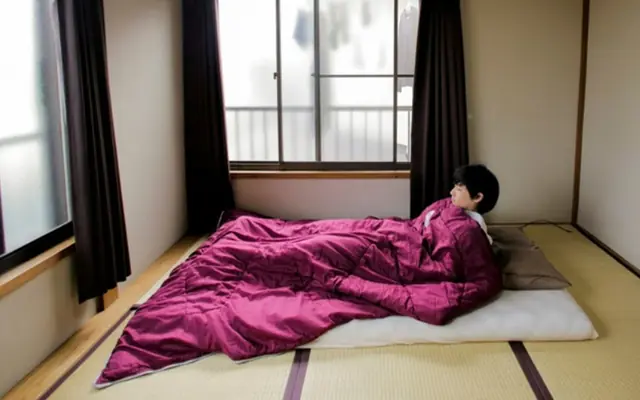 Why do Japanese people prefer sleeping on the floor?
