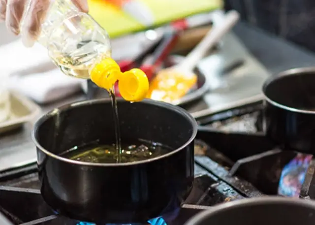 Doctors warn that these 6 oils should be limited, because if consumed in excess, it can increase the risk of colorectal cancer, liver cancer, breast cancer and prostate cancer