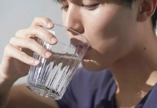 4 types of water full of bacteria, nutritionists warn to stay away