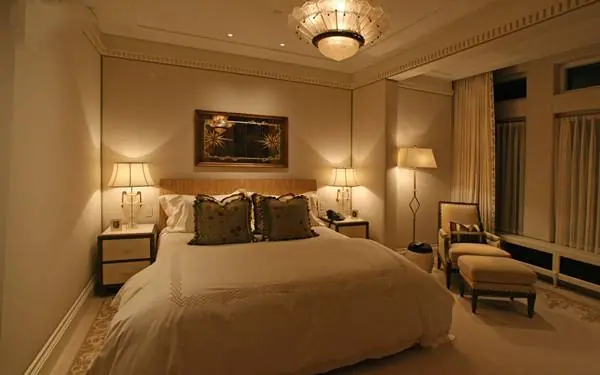 Should you turn the lights on or off when sleeping in a hotel?