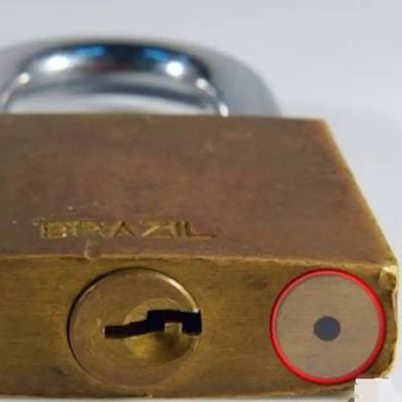 Even Now, Many People Still Have No Idea What This Tiny Hole Is For