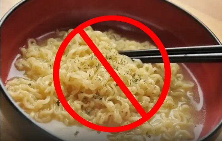 People who should not eat instant noodles no matter how much they crave them