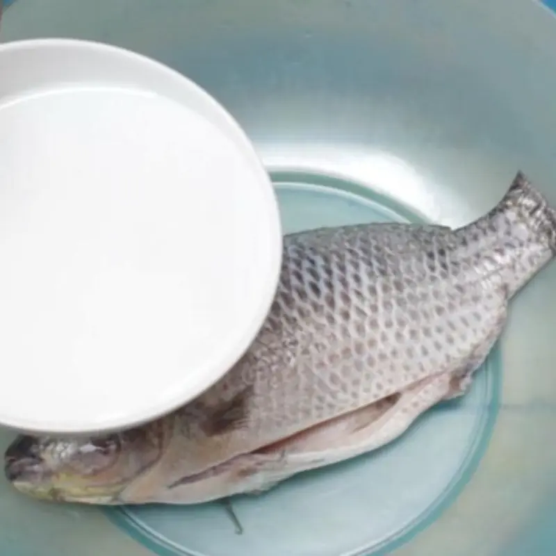 Turns Out, the Ultimate Weapon Against Fishy Odors Is Right in Your Kitchen