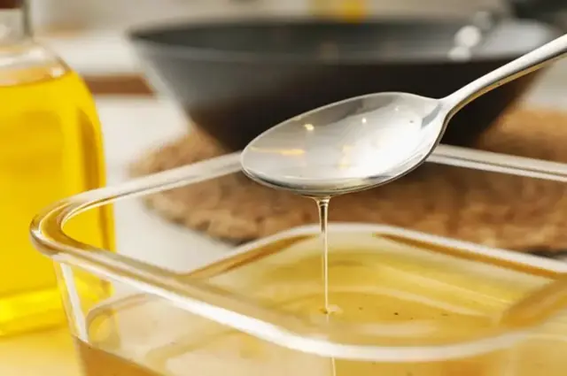4 Kitchen Foods You Think Never Expire—But It’s Time to Toss Them Out!