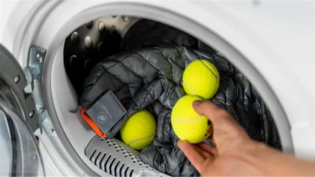 Put 3 balls in the washing machine, a tip to help clothes dry faster but very few people know