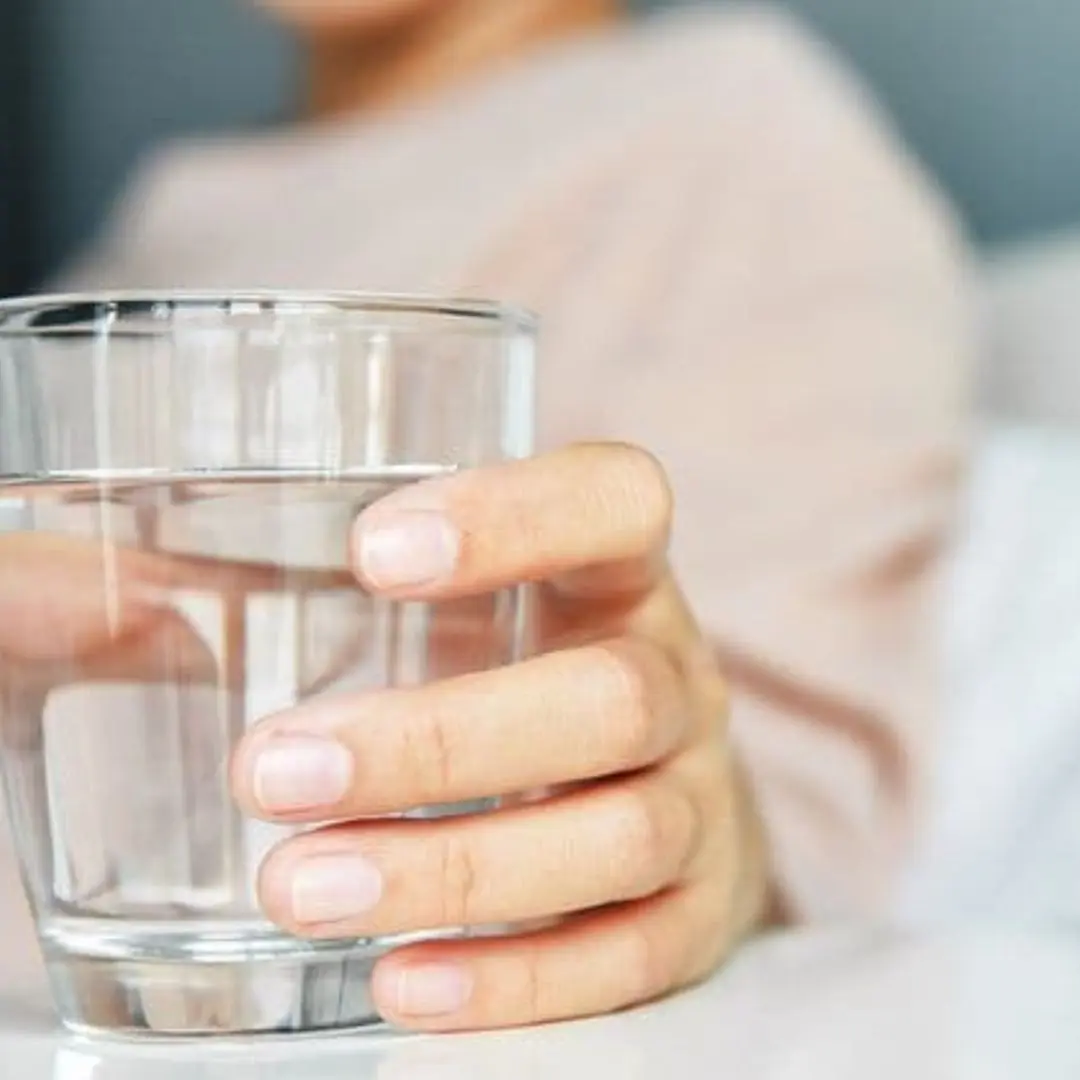 Here’s why smart people leave a glass of water by their bed every night