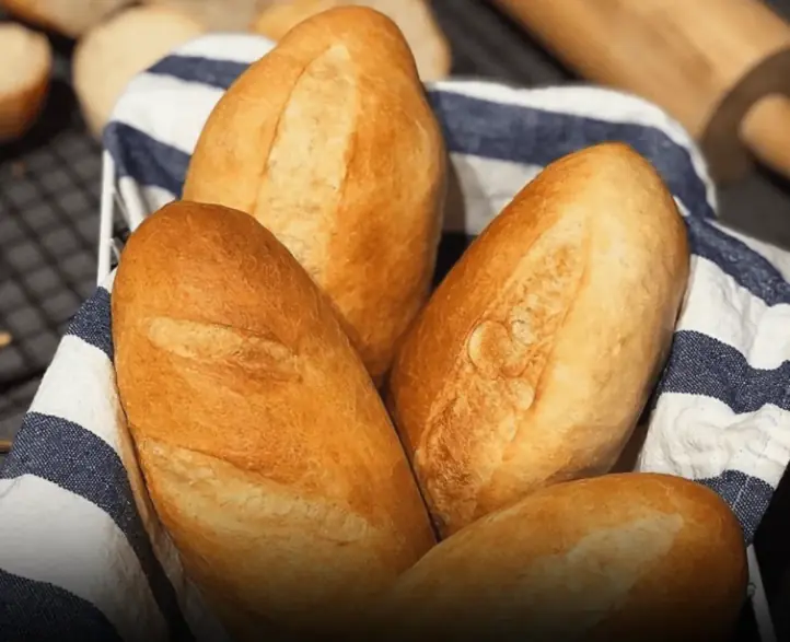 5 groups of people need to avoid eating bread