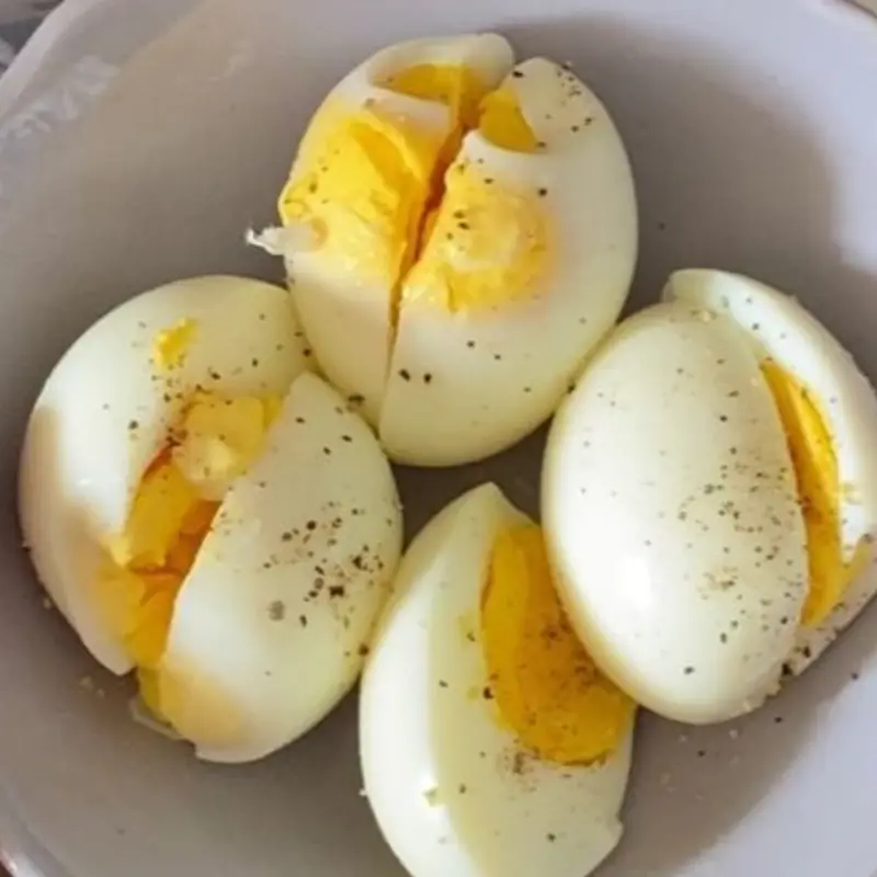 6 Types of People Who Should Avoid Eating Too Many Eggs